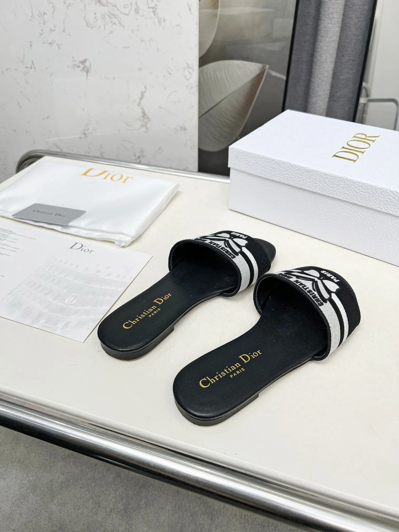 👟👟Ex-factory price 280👟👟 Genuine leather sole +30 CD•Dior women's presbyopic embroidered leather sole slippers Christian Dior has always been synonymous with magnificence and elegance, and has always been at the top of the fashion palace👍 What is particularly worth mentioning is: the embroidered ✨ pattern on the sole reproduces one of the cherished symbols of Christian Dior✅ More than a hundred colors to choose from ◽️️Upper: Selected top-quality embroidered cotton ◽️Inner lining: imported sheepskin ◽Number 35-40 (customized at 41.42.43)